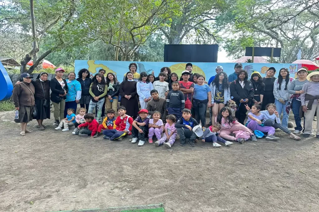 Un viaje de corazones y esperanza: FUMAJS y el Pueblito de la Ternura en el Zoológico de Quito