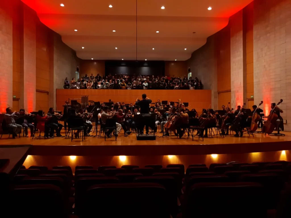 Carmina Burana: una lección de grandeza para los jóvenes de la OSI