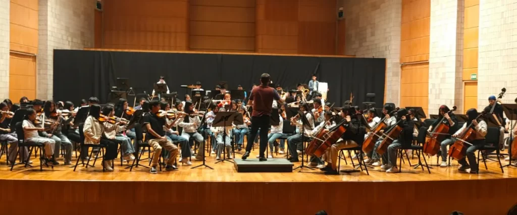 La OSI participa en el primer ensayo de la macro orquesta de la región Sierra en la Casa de la Música